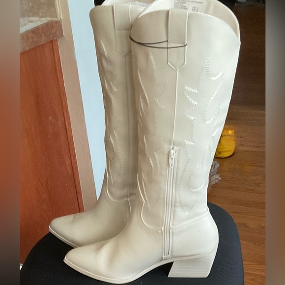 Madden NYC Elegant Off White Heeled Boots for Women Size 11 - Picture 5 of 14